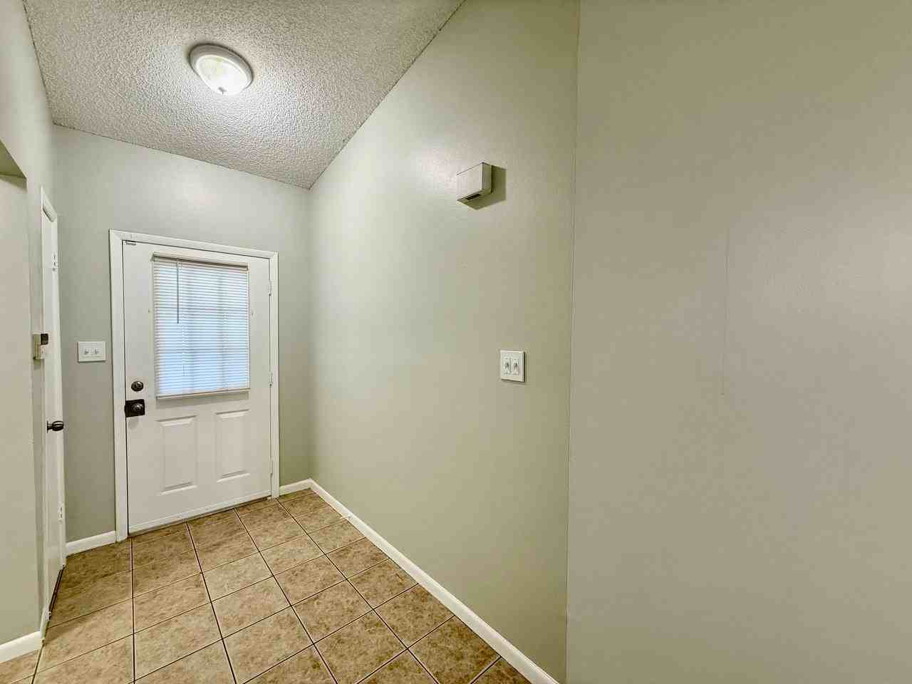 1602 Palm Leaf Dr - Photo 3 of 35