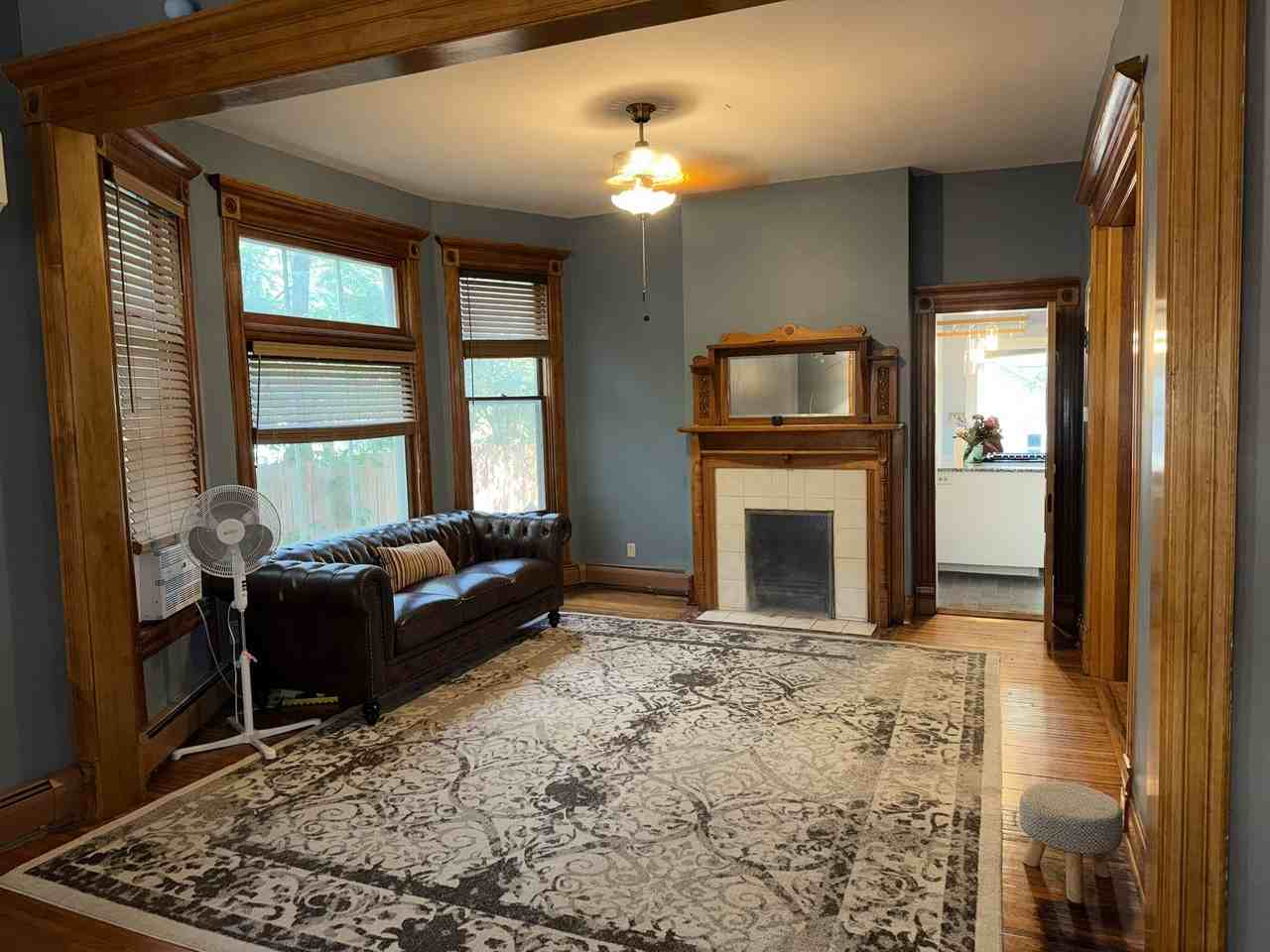 900 Laurel Ave - Photo 2 of 14