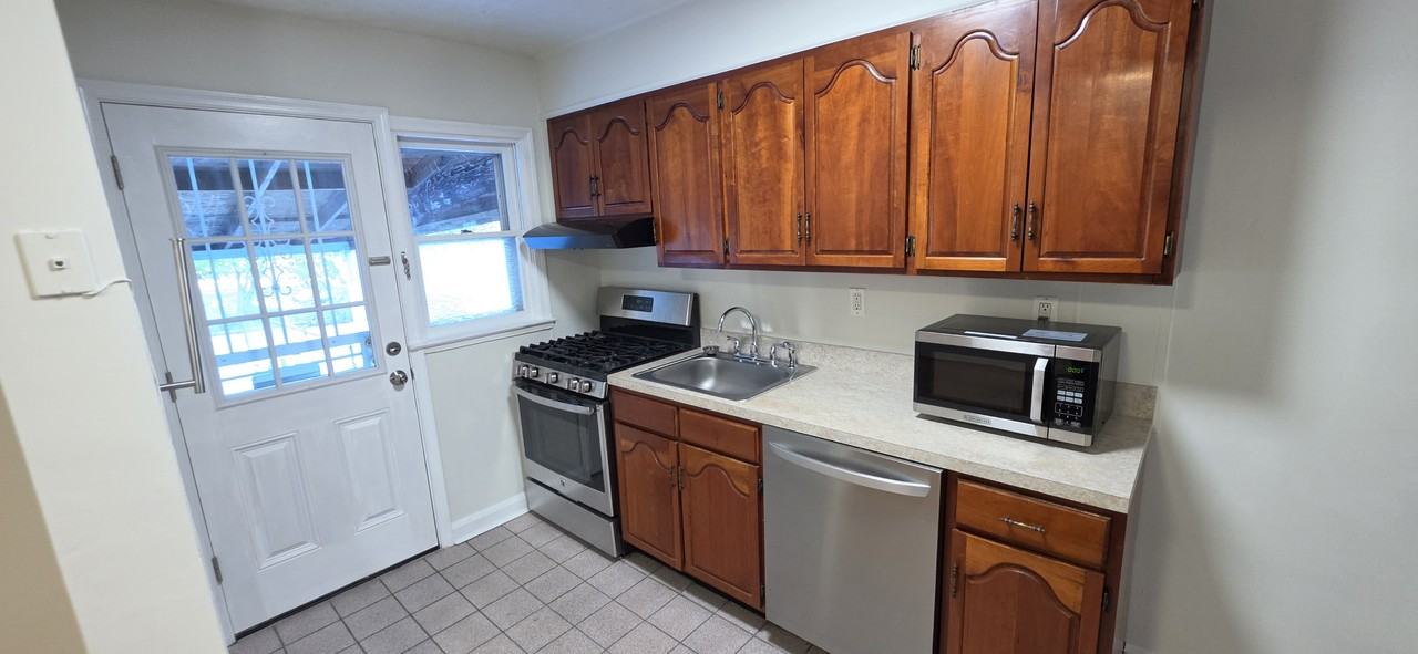 2233 Firethorn Rd - Photo 3 of 27