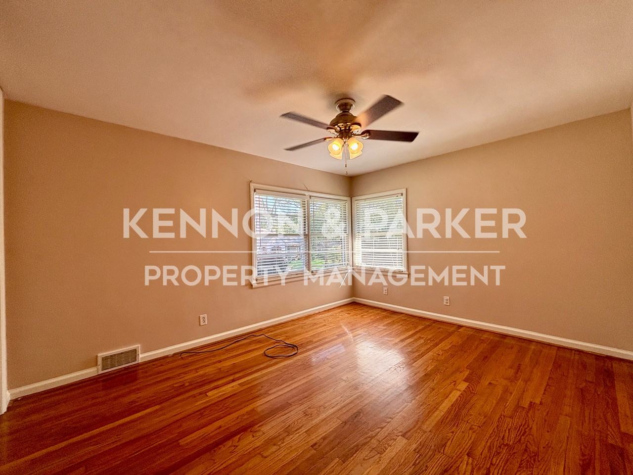 1810 Saint Elmo Dr - Photo 7 of 18