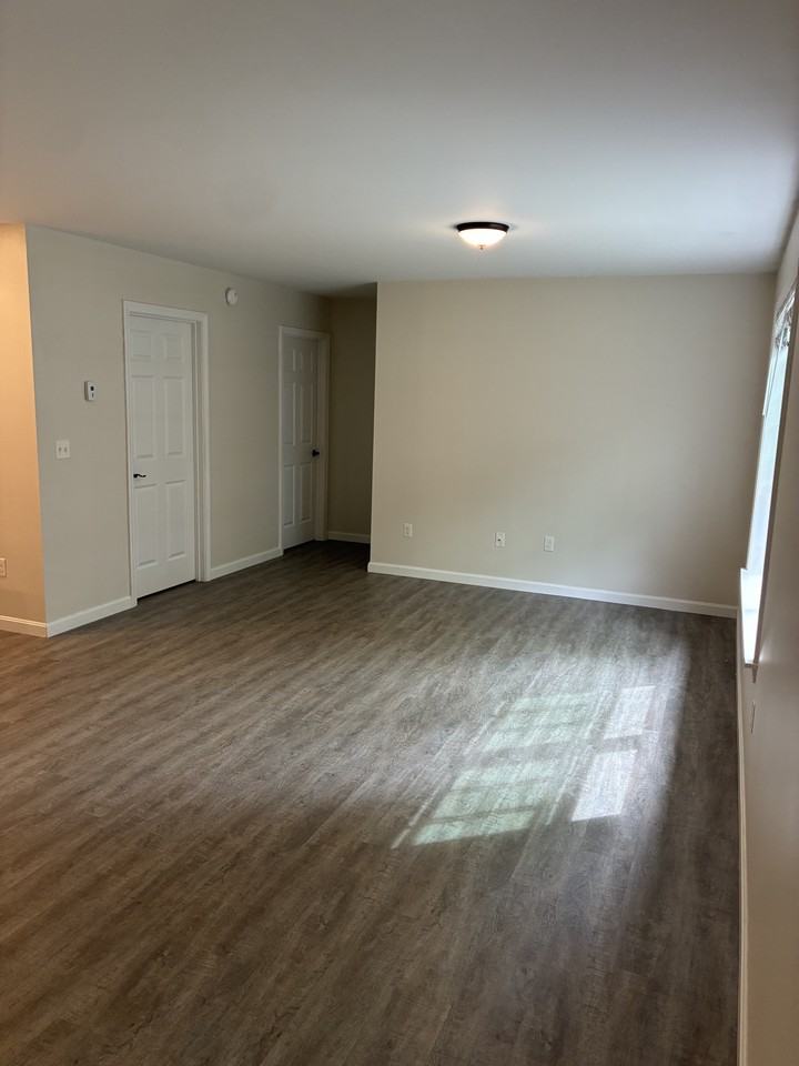 27 Maple St #B - Photo 2 of 9