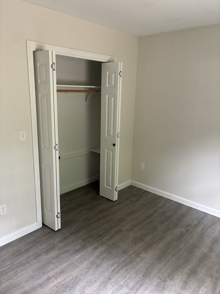 27 Maple St #B - Photo 3 of 9