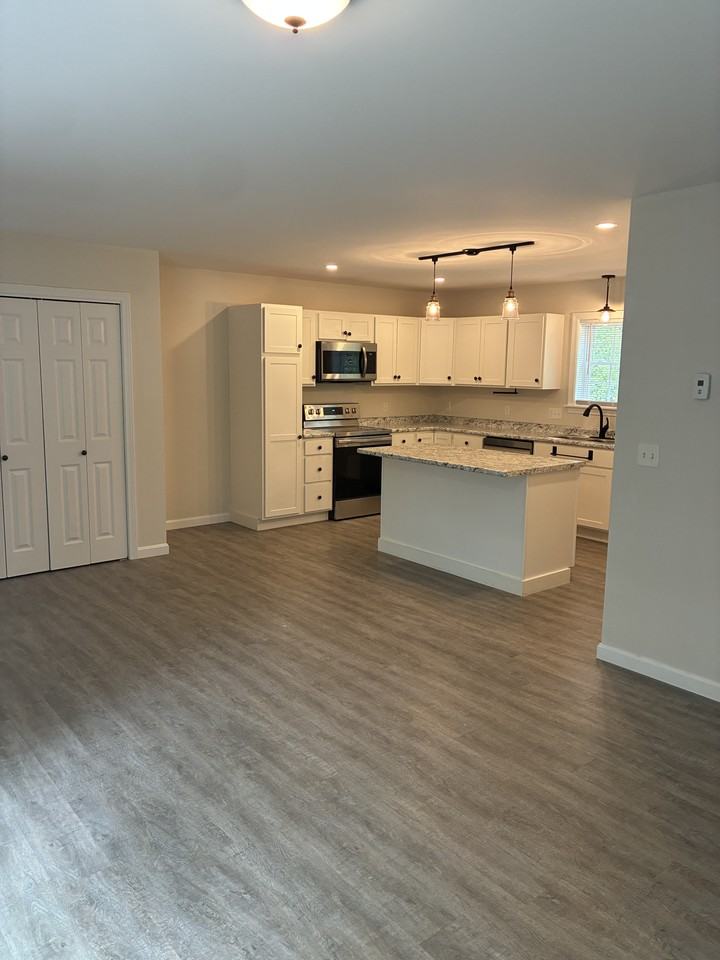 27 Maple St #B - Photo 4 of 9