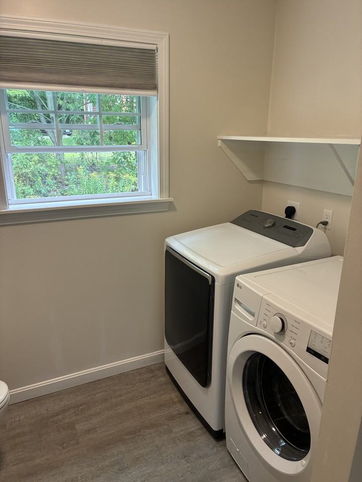 27 Maple St #B - Photo 5 of 9