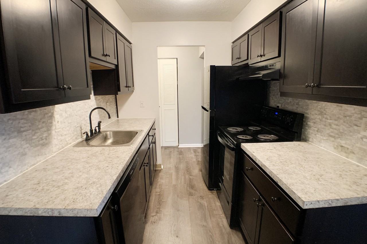Crown Pointe Apartments - Photo 5 of 43