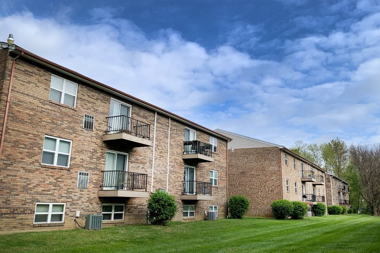 Crown Crossing Apartments - Photo 4 of 49