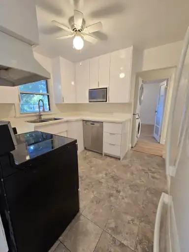 749 King St W - Photo 3 of 9