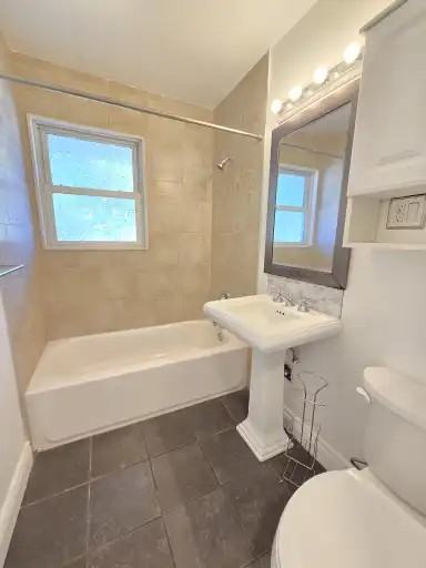 749 King St W - Photo 6 of 9