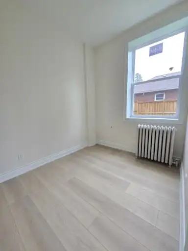 610 Dundas St W #1 - Photo 4 of 8