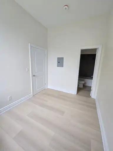 610 Dundas St W #1 - Photo 6 of 8