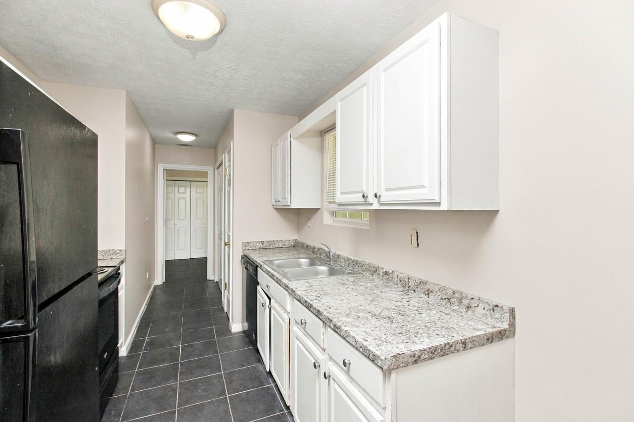 104 Live Oak Dr - Photo 3 of 15