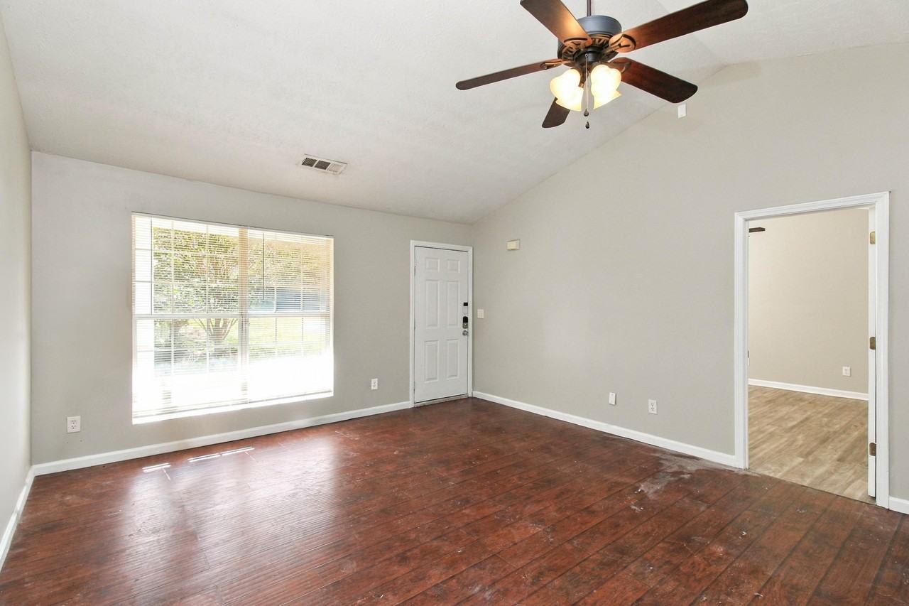 104 Live Oak Dr - Photo 4 of 15