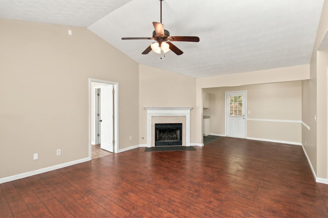 104 Live Oak Dr - Photo 5 of 15