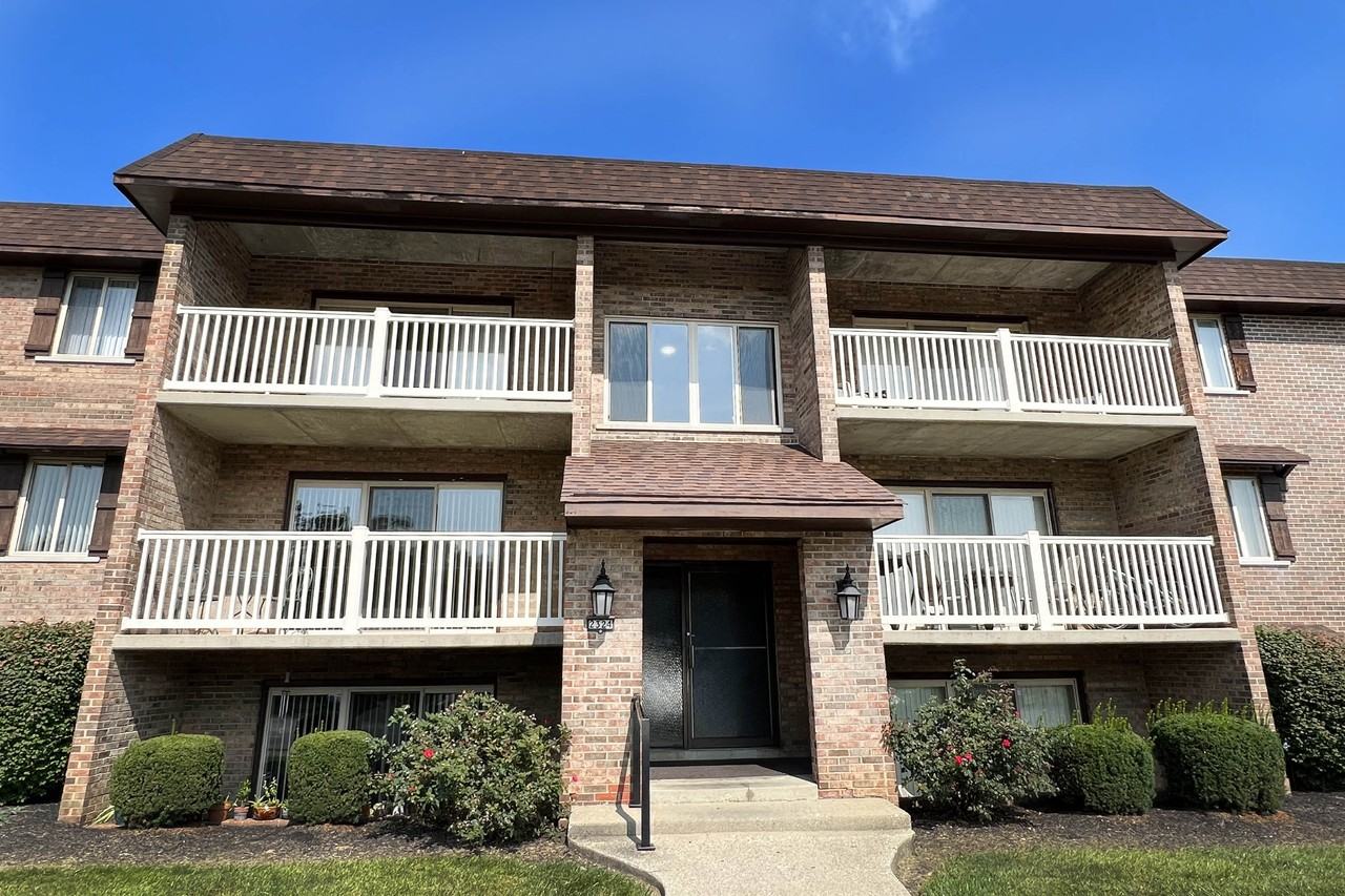 Crestbrook Apartments & Townhomes - Photo 3 of 50