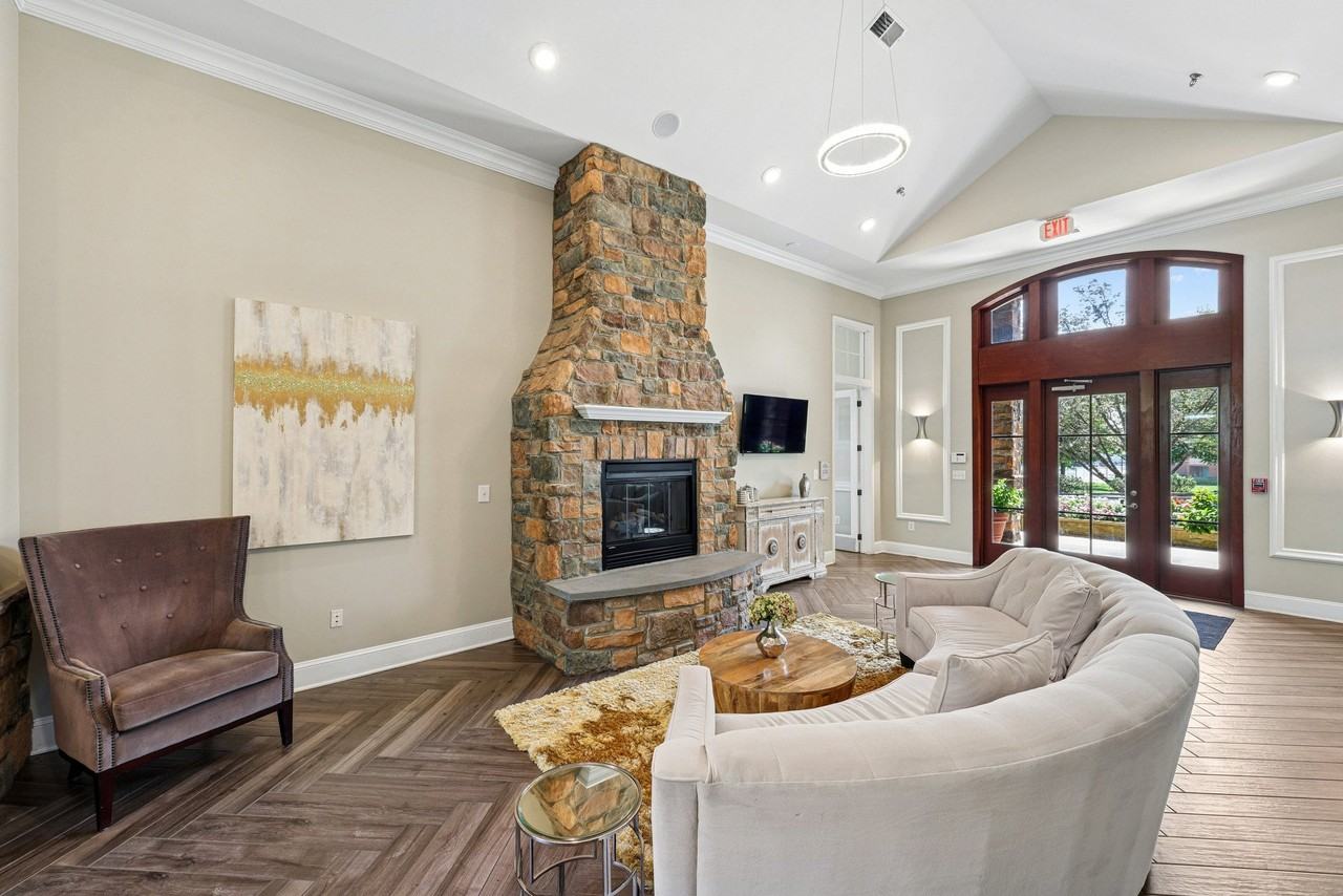 Clearbrook Apartments - Photo 4 of 45