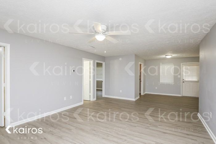 355 Deerpark Dr - Photo 5 of 17