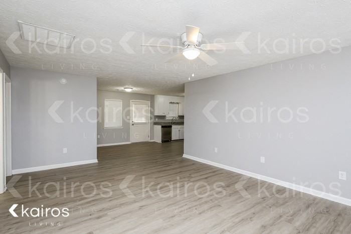 355 Deerpark Dr - Photo 6 of 17