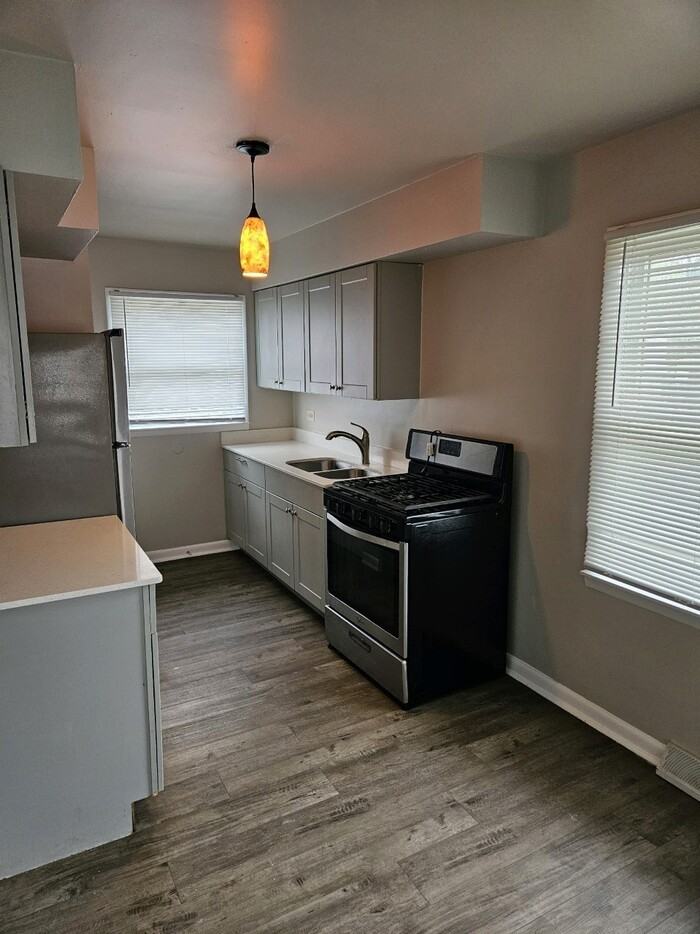 1231 Logan St - Photo 4 of 13