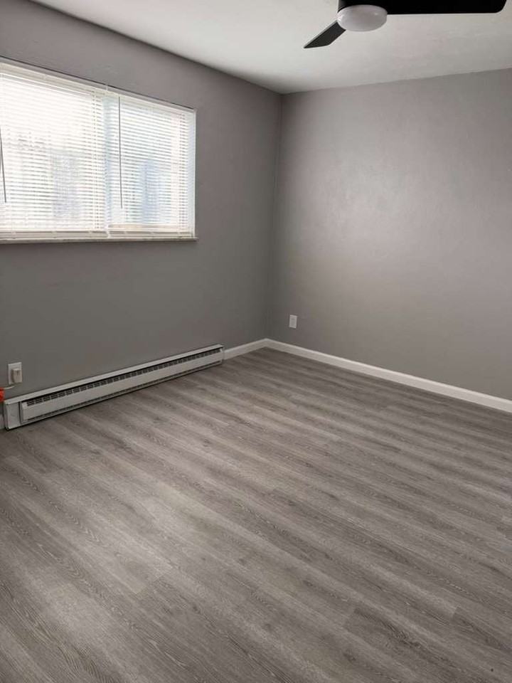 4644 Burkhardt Ave - Photo 3 of 27