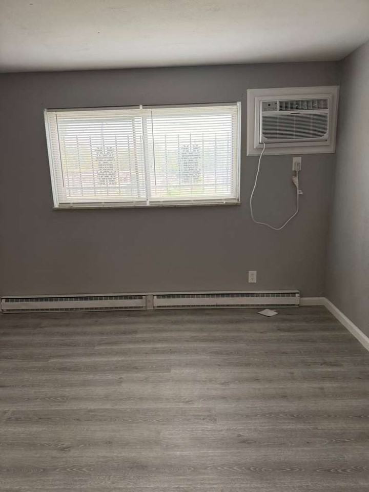 4644 Burkhardt Ave - Photo 4 of 27