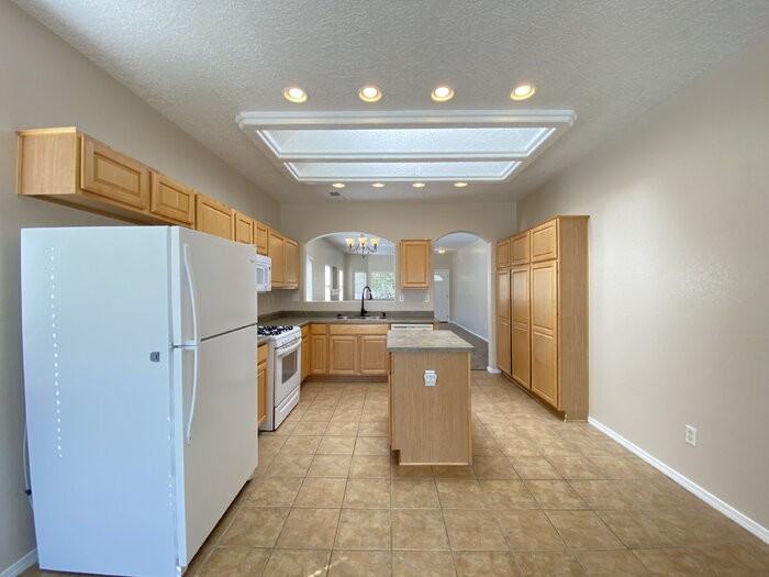 5422 Reserve Ct Ne - Photo 5 of 26