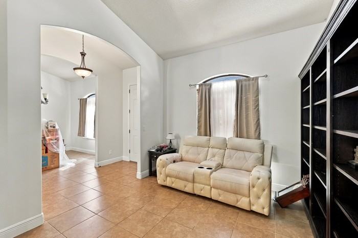 10829 Wyandotte Dr - Photo 4 of 18
