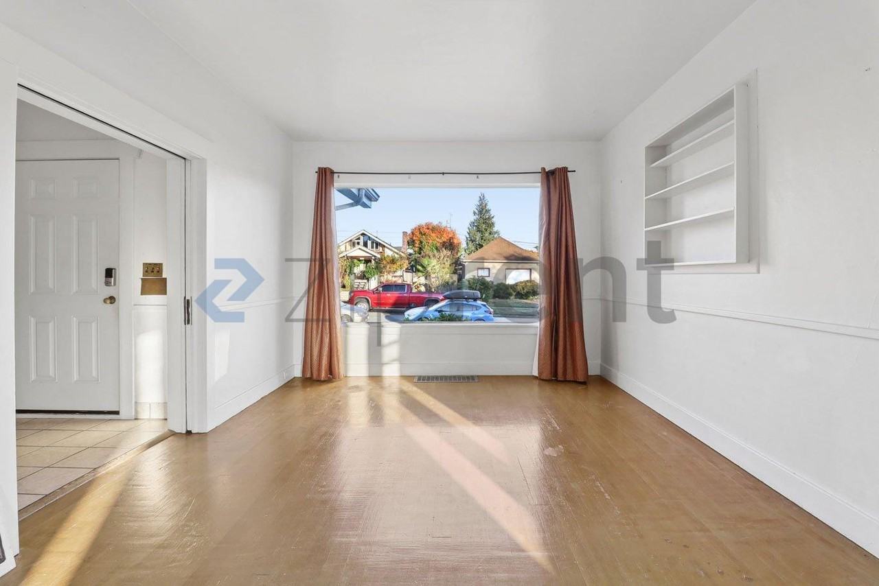 2124 Rainier Ave - Photo 6 of 20
