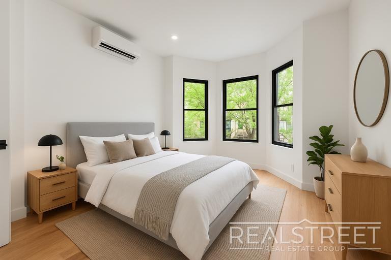 1276 Jefferson Ave #2 - Photo 5 of 15