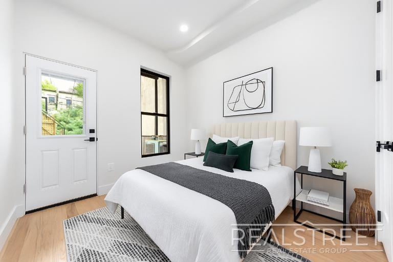 1276 Jefferson Ave #2 - Photo 6 of 15