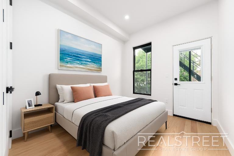 1276 Jefferson Ave #2 - Photo 7 of 15