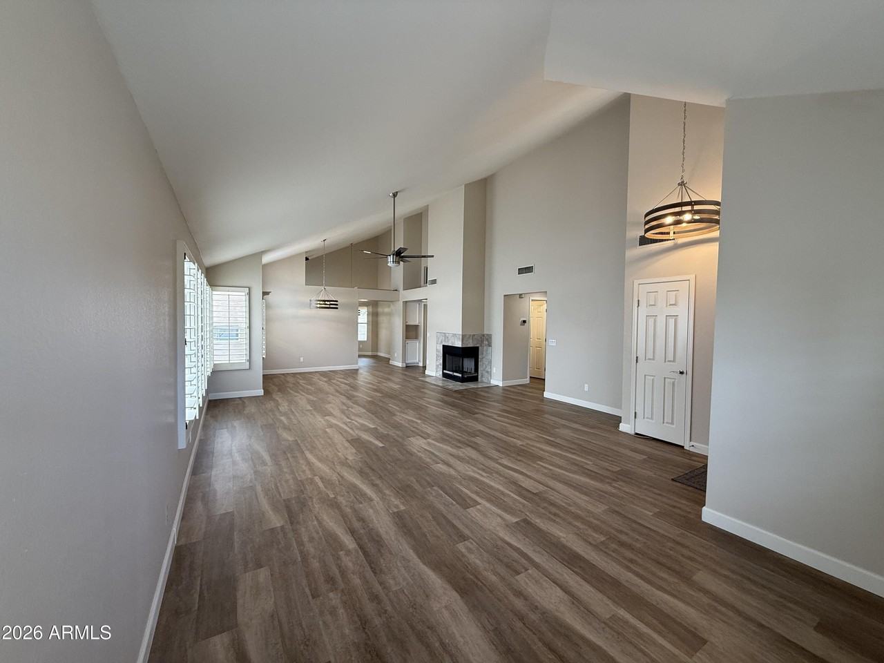 2309 E Lakecrest Dr - Photo 2 of 29
