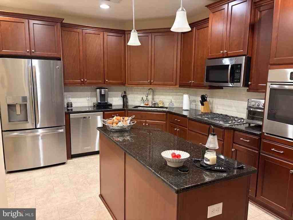 6106 Meridian Blvd - Photo 4 of 17