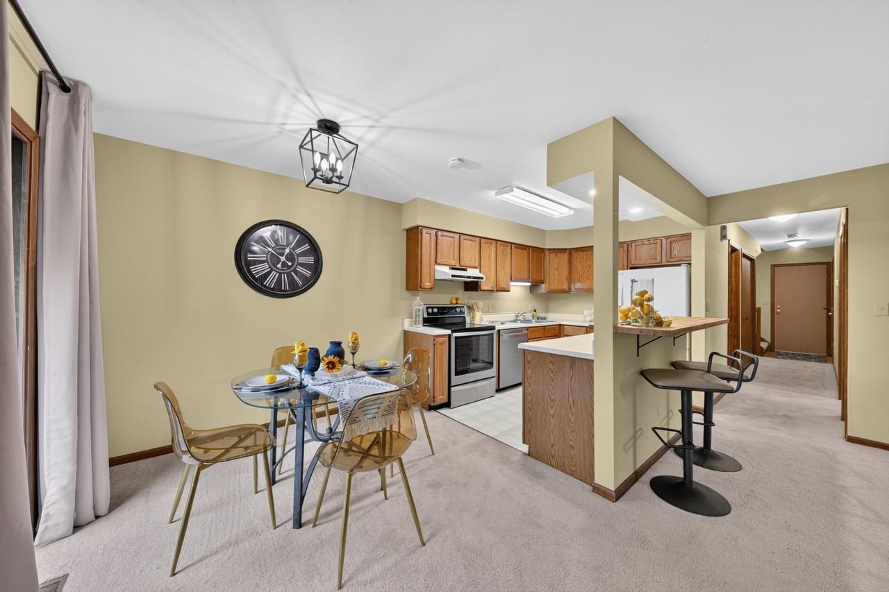 492 Park Pl - Photo 4 of 23