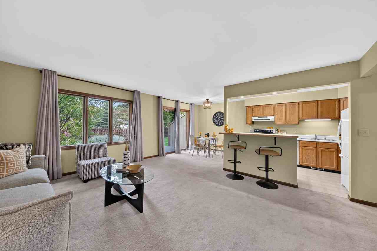 492 Park Pl - Photo 5 of 23