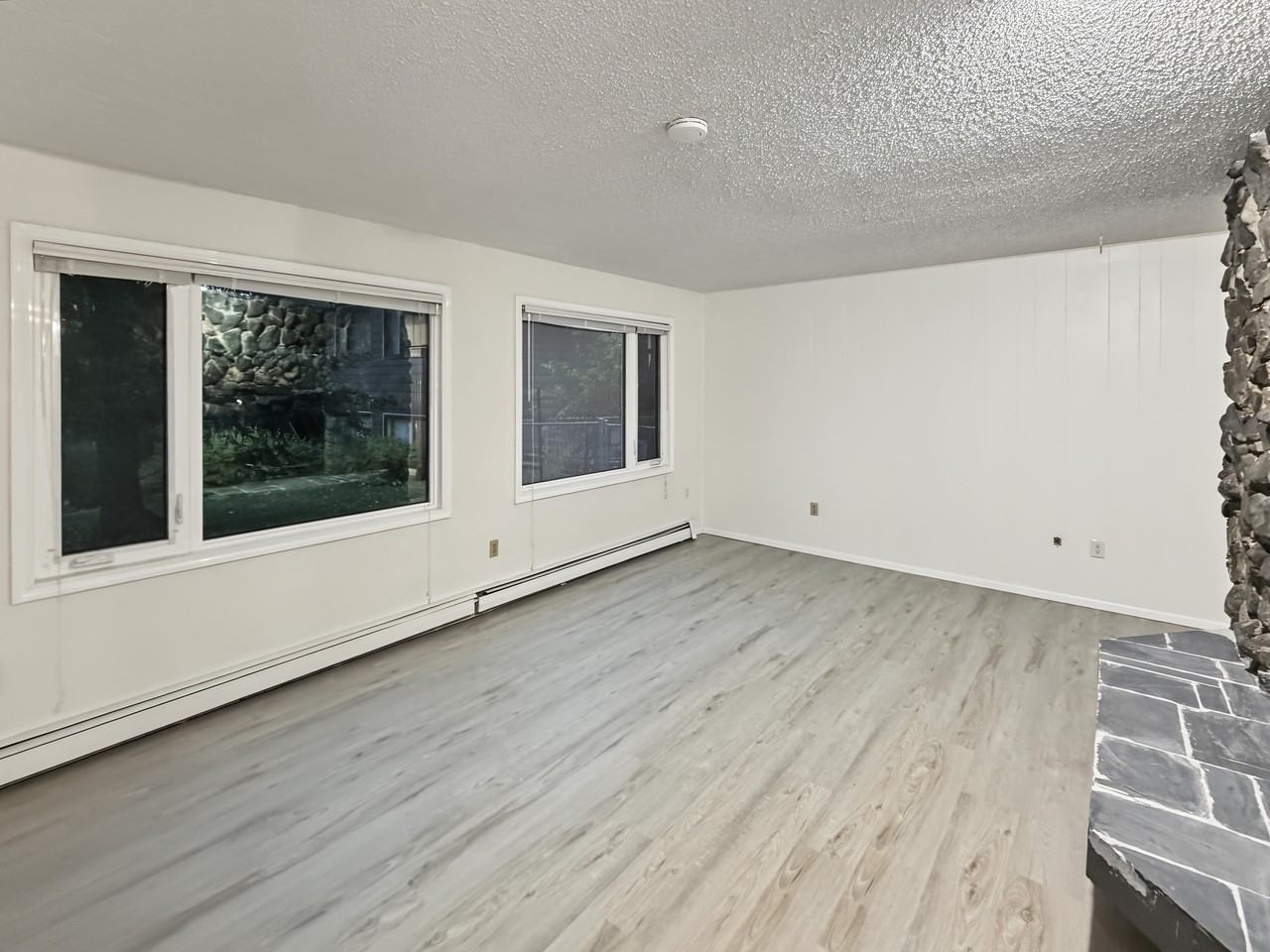 5500 E 38th Ct #B - Photo 3 of 10