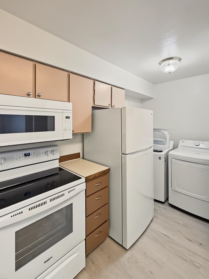 5500 E 38th Ct #B - Photo 6 of 10