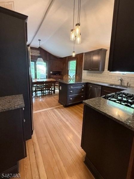 2209 Lakeside Dr W - Photo 4 of 12