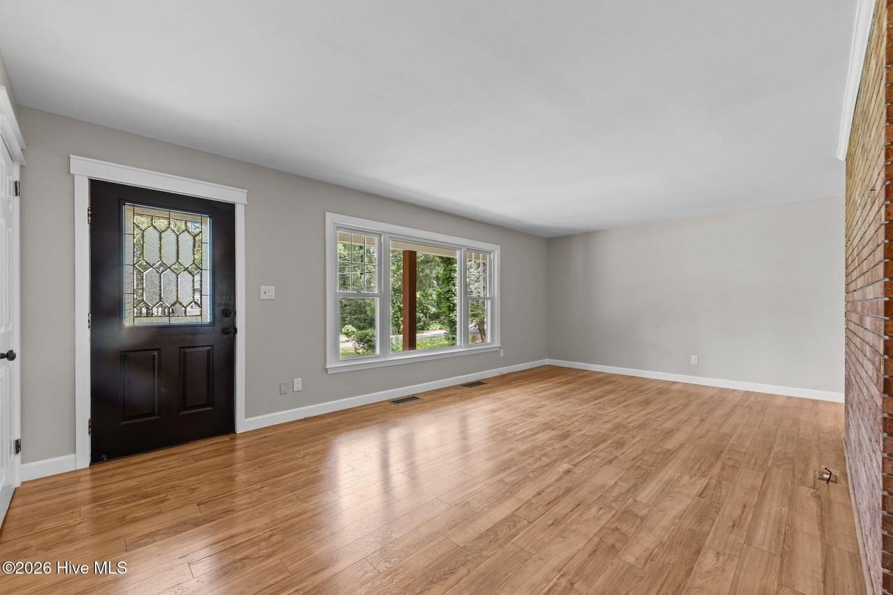 89 S Lakeshore Dr - Photo 4 of 38