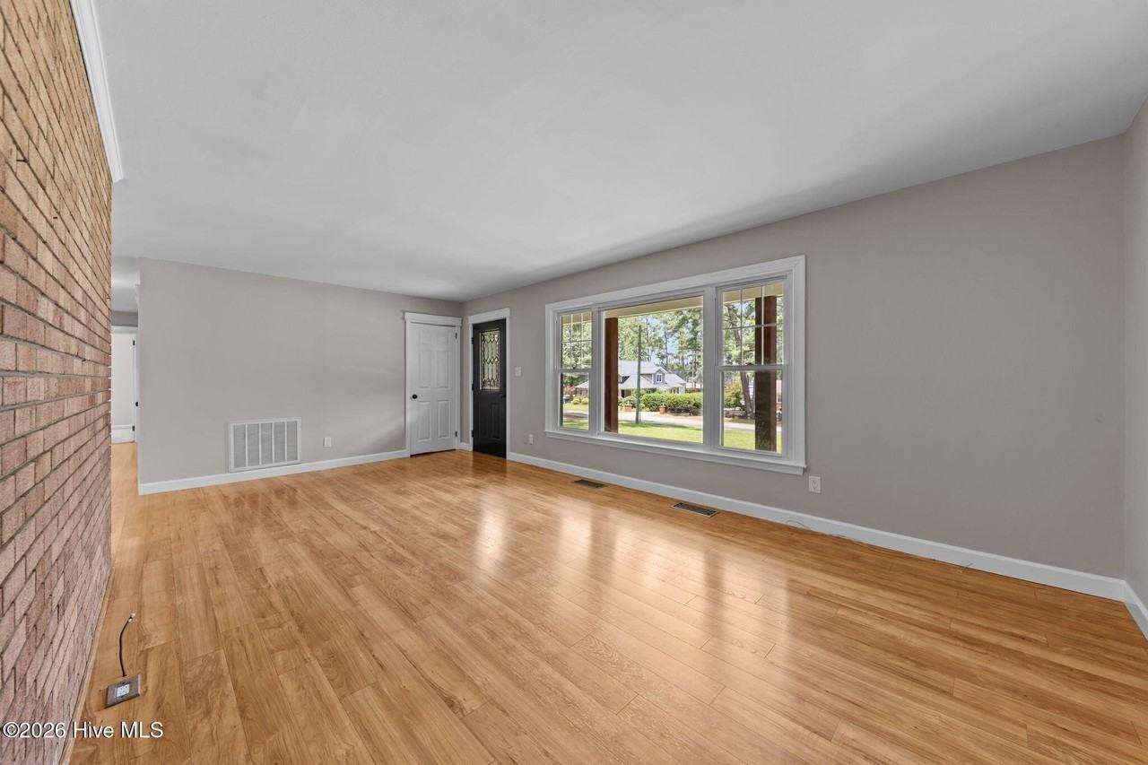89 S Lakeshore Dr - Photo 6 of 38