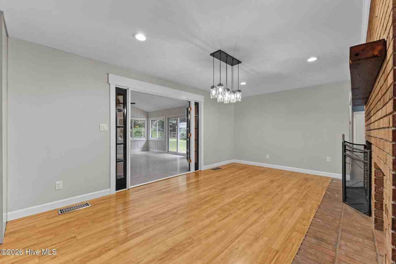 89 S Lakeshore Dr - Photo 7 of 38