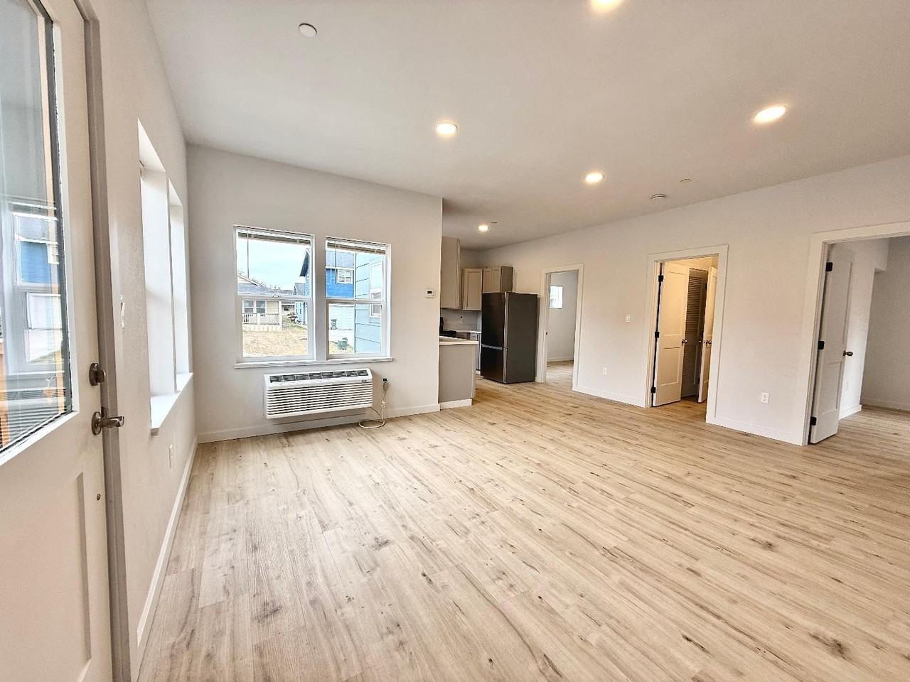 2392 Karen Ct - Photo 2 of 12