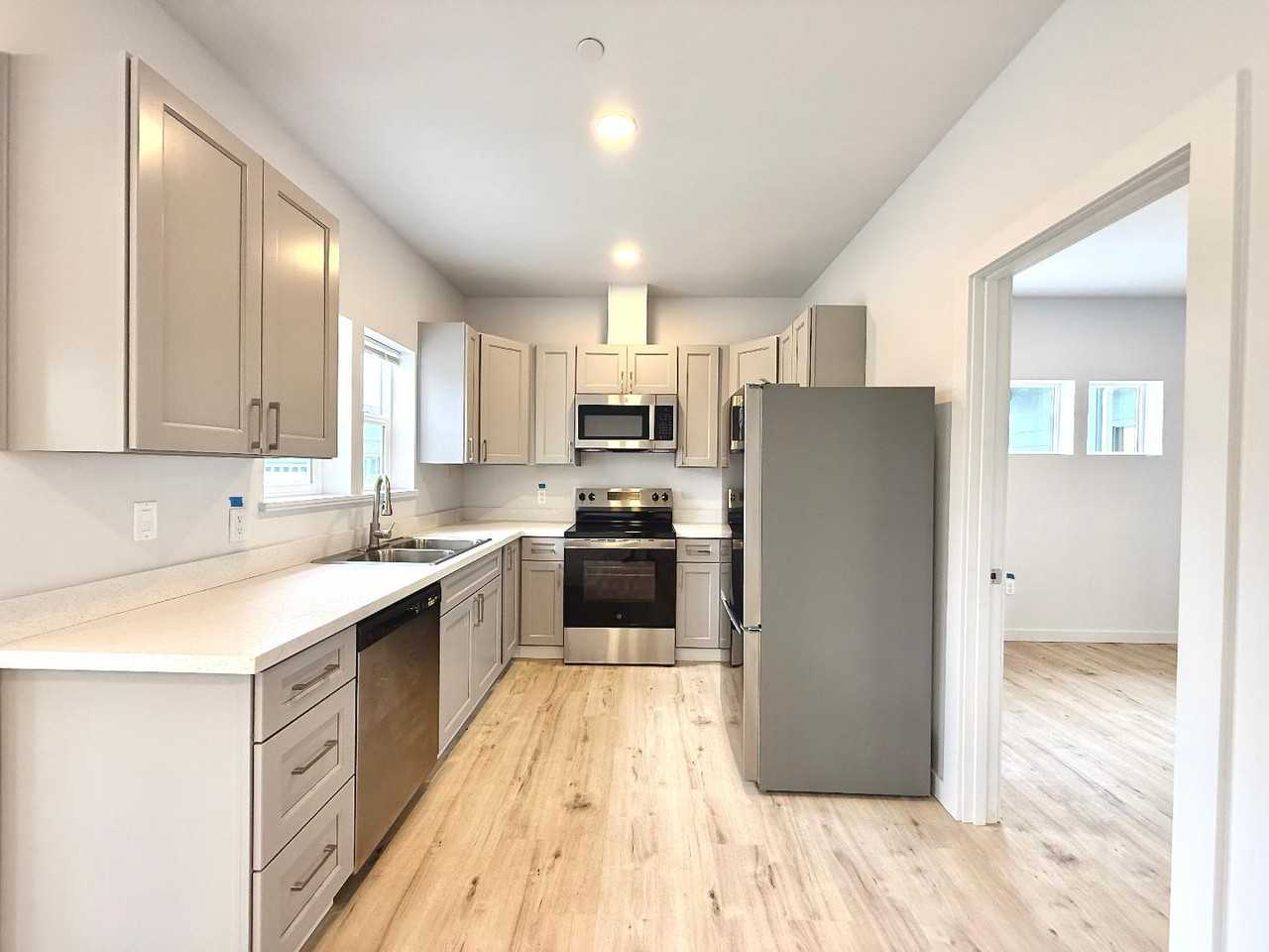 2392 Karen Ct - Photo 4 of 12