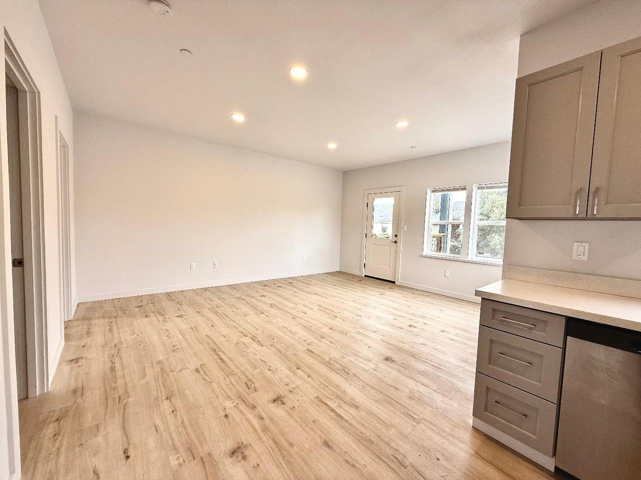 2392 Karen Ct - Photo 6 of 12