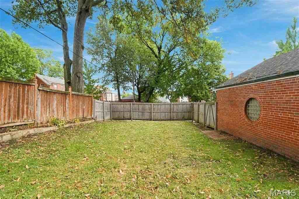 7801 Gannon Ave - Photo 5 of 29