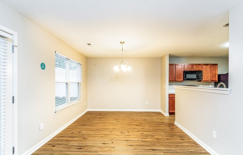 1337 Lowenstein St - Photo 5 of 17
