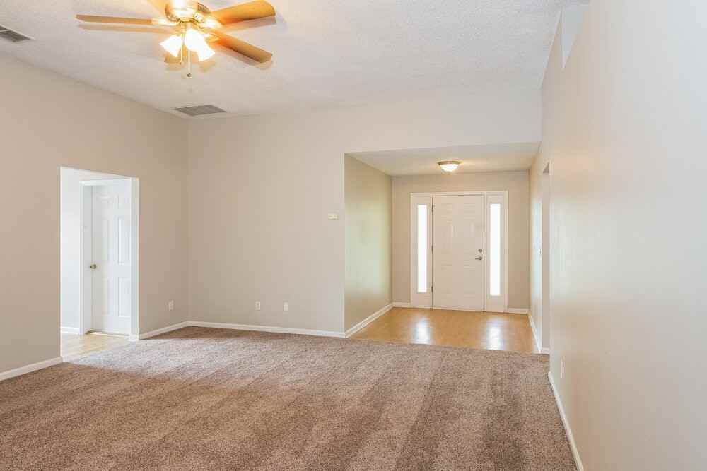 11087 Gullwing Ct - Photo 4 of 15