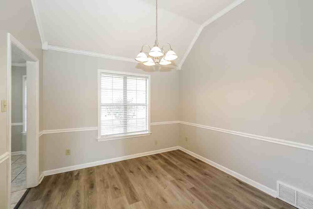 3942 Tamara Dr - Photo 6 of 17