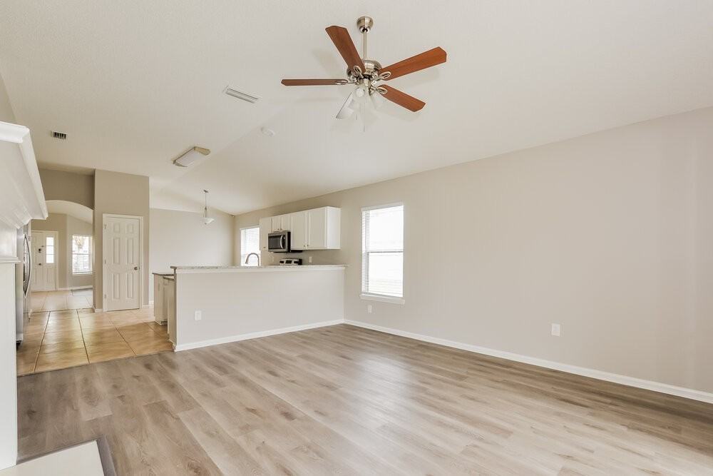 766 Mackenzie Cir - Photo 4 of 16