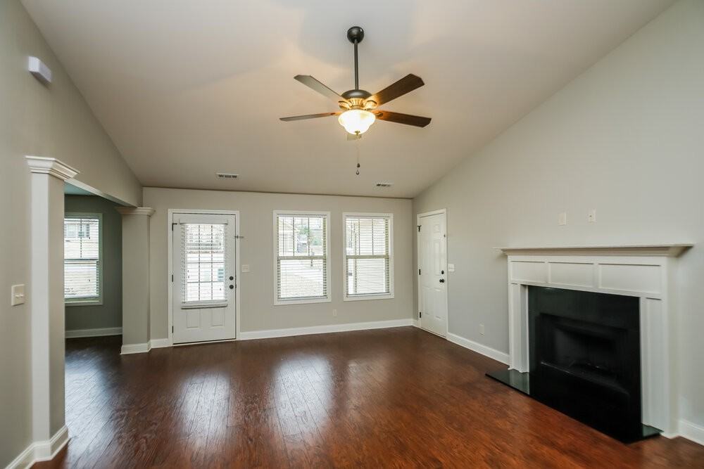 449 Charleston Pl - Photo 3 of 15