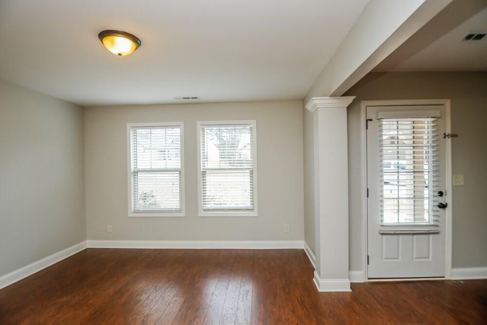 449 Charleston Pl - Photo 4 of 15
